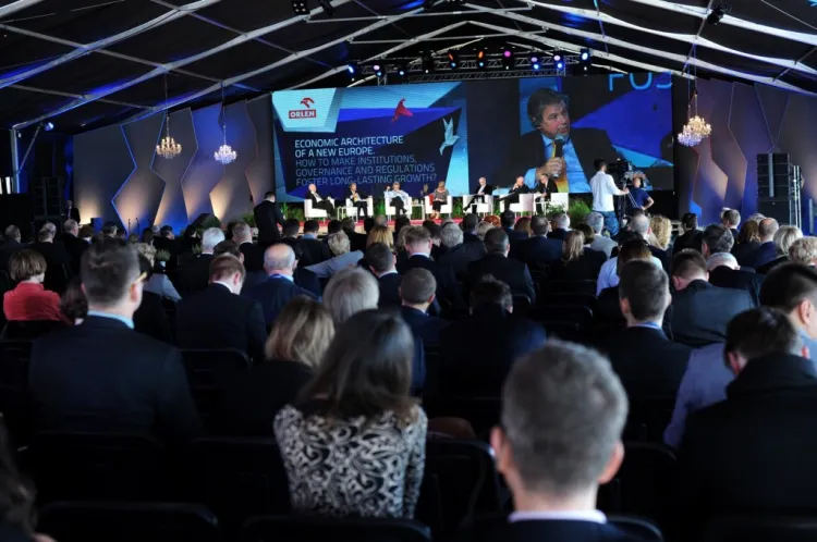 Europejskie Forum Nowych Idei to międzynarodowy kongres środowisk biznesowych z udziałem przedstawicieli świata polityki, kultury, nauki i mediów. Organizowane jest od 2011 r. 