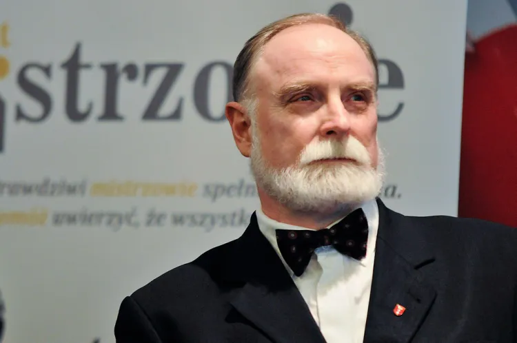 Projekt Mistrzowie to m.in. unikalne sesje zdjęciowe z 12 trójmiejskimi Mistrzami, których artystyczne projekty tworzą kalendarz stanowiący charytatywną cegiełkę. 