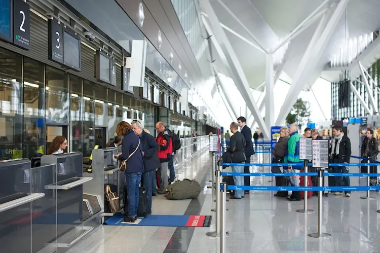 Ruch w Rębiechowie rośnie z miesiąca na miesiąc. Do końca września przez trójmiejskie lotnisko przewinęło się ponad 2,5 mln pasażerów.