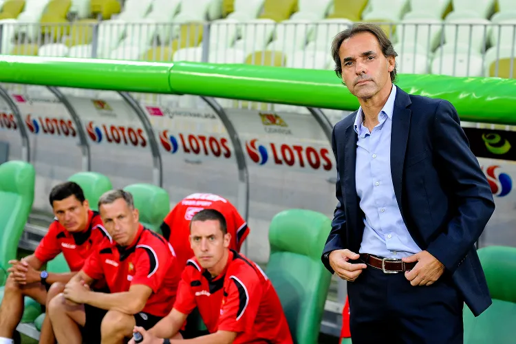 Joaquim Machado znalazł pracę w Portugalii, a Grupa Lotos zostaje z Lechią, choć wyraziła zaniepokojenie w związku z sytuacją w klubie. Drużynę nadal prowadzi Tomasz Unton (drugi z lewej).