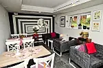 Filiżanka i Kubek to połączenie kawiarni i bistro z autorską kuchnią małżeństwa właścicieli.