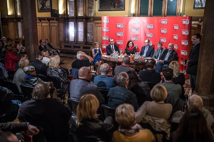 W debacie udział wzięli (od lewej) Andrzej Jaworski, Ewa Lieder, Paweł Adamowicz, Jarosław Szczukowski i Waldemar Bartelik. Nie zaproszono Zbigniewa Wysockiego z KNP.