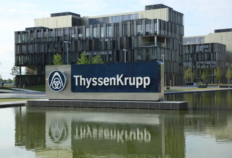 ThyssenKrupp zatrudnia ok. 160 tys. pracowników w prawie 80 krajach. Działa na rynku od 203 lat i zajmuje się, m.in: produkcją i handlem stalą, produkcją podzespołów dla przemysłu samochodowego, stoczniowego oraz produkcją wind. Na zdjęciu siedziba koncernu w Essen.