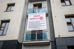 Na budynku NSZZ "Solidarność" zawisł baner z kilkoma postulatami dotyczącymi problemów dzisiejszej oświaty.