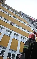 Ewakuacja  człowieka z dachu.