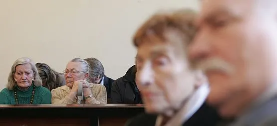 Dawni twórcy Wolnych Związków Zawodowych: Anna Walentynowicz (w głębi zdjęcia) i Lech Wałęsa, spotykają się dziś przede wszystkim na salach sądowych, podczas procesów wytaczanych przez byłego prezydenta za nazywanie go agentem SB.