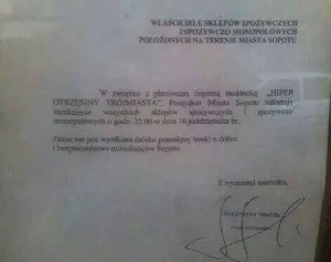 Pierwsza wersja listu wysłanego przez prezydenta Sopotu do sklepikarzy. Jacek Karnowski zakazuje w niej sprzedaży alkoholu w czwartek po godz. 22.