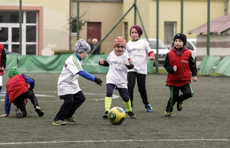 Turnieje Do Przerwy 0:1 od lat niezmiennie cieszą się dużym powodzeniem zarówno wśród starszych jak i najmłodszych amatorów piłki nożnej. Organizatorzy za główny cel postawili sobie promowanie postawy fair play.