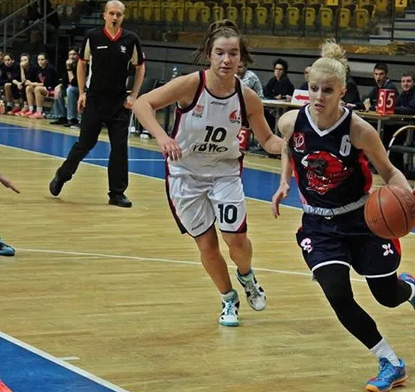Angelika Stankiewicz jest jedną z liderek Politechniki Gdańskiej, jak i ważniejszą z koszykarek w ekstraklasowej drużynie Basketu Gdynia.