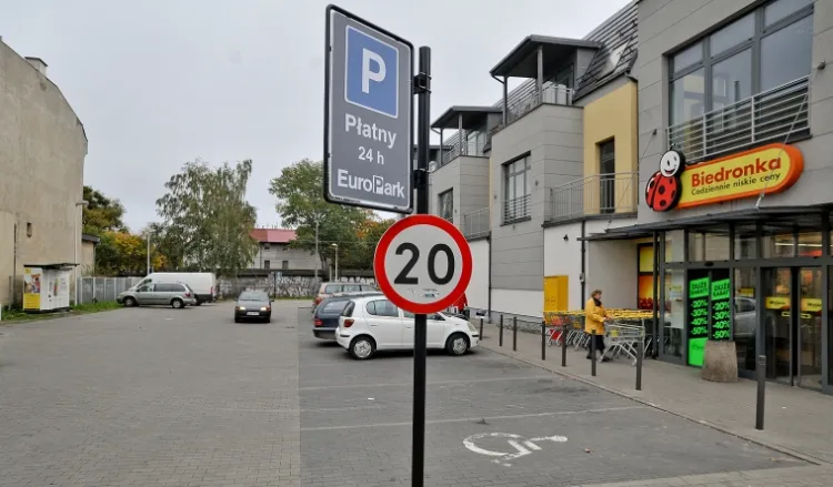 Zdaniem wielu kierowców powodem ich kłopotów na prywatnym parkingu jest niewłaściwe oznakowanie.