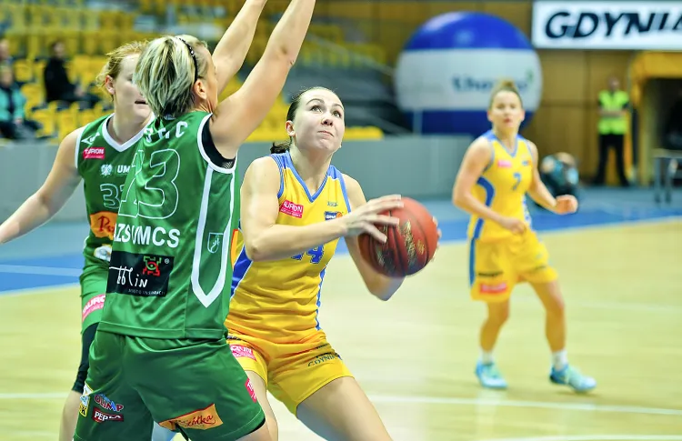 Kateryna Dorogobuzowa trafiła w niedzielę 11 z 14 rzutów z gry w tym 6/7 za trzy. Na boisku nie było jej jedynie przez 3 min. i wtedy rywali zdobyły 5 pkt więcej od Basketu.