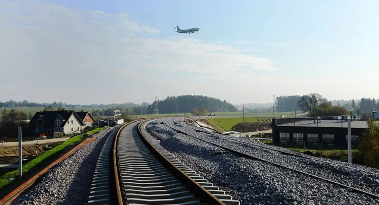Zdaniem pracowników Urzędu Marszałkowskiego trzy pociągi na godzinę na linii PKM między lotniskiem a Wrzeszczem powinny po otwarciu linii wystarczyć.