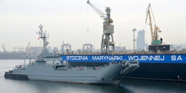 Według przedstawicieli SMW, atutem zakładu jest potencjał poparty doświadczeniem zebranym w czasie remontów okrętów. Na zdjęciu okręt ORP Kraków, który wpłynął na remont do stoczni pod koniec września. 