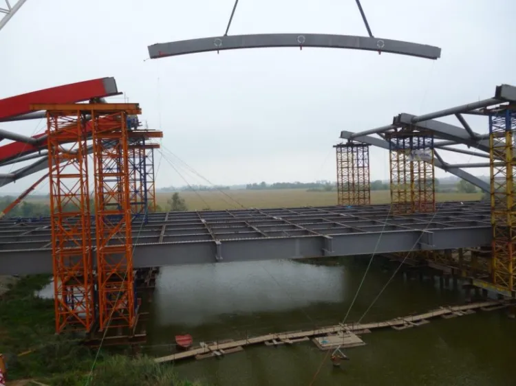 Vistal specjalizuje się w budowach i remontach mostów. Na zdjęciu most na odcinku Radymno-Korczowa w ciągu autostrady A-4.