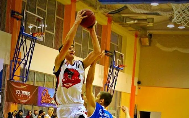 Mateusz Stawiak to jeden z młodych koszykarzy, którzy latem wzmocnili drużynę Politechniki. Wiąże się z nim spore nadzieje.