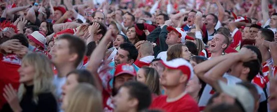 Dwa mecze Polaków zgromadziły na Placu Zebrań Ludowych 12 tys. fanów piłki nożnej. Emocji nie zabrakło. 