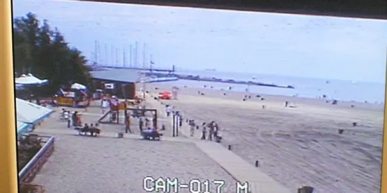 Czujne oko kamery monitoruje gdyńską plażę Śródmieście, a także plac zabaw.