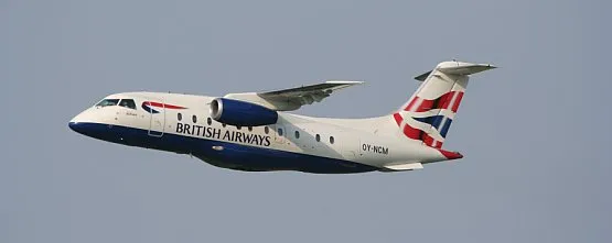 Dzięki porozumieniu z British Airways samoloty duńskiego przewoźnika latają w barwach angielskiego potentata. Nz. samolot Dornier 328 Jet. 
