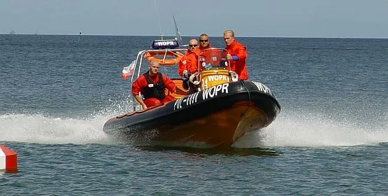 Pływająca karetka (R1) Sopockiego WOPR brała udział w dzisiejszej akcji ratunkowej.


