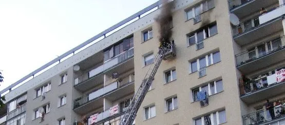 Pożar wybuchł w mieszkaniu na IX piętrze, w bloku przy ul. Pilotów.