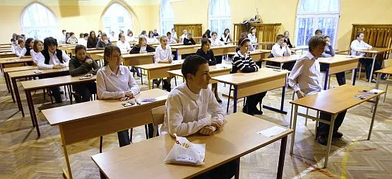 Gdansk, testy kompetencyjne w szkolach podstawowych. Na zdjeciu szostoklasisci ze Szkoly Podstawowej nr 50 tuz przed rozdaniem testow.