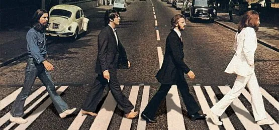 Muzycy The Beatles na Abbey Road w Londynie. Po trójmiejskich pasach jednak nie pochodzą.