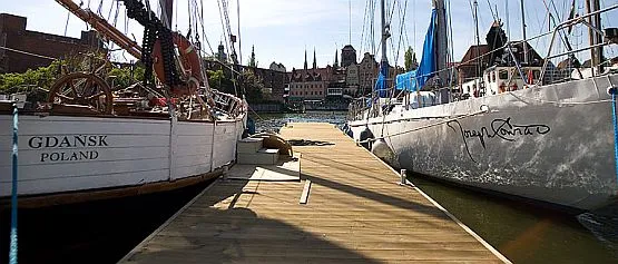 Właściciel jednej z luksusowych łodzi zapłacił za budowę nowego pomostu w gdańskiej marinie.