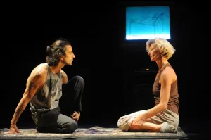Teatr Tańca Zawirowania z Warszawy pokaże dwie jednoaktówki - "Rust" i "Engagé". Spektakle obejrzeć można już 20 listopada w Teatrze na Plaży. 