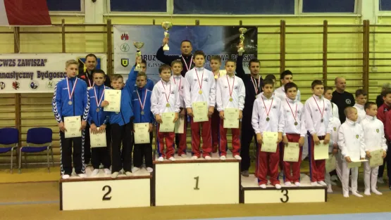 W jednej z juniorskich kategorii miejsca na podium zajęły obie drużyny wystawione przez gdański MKS (biało-czerwone stroje).