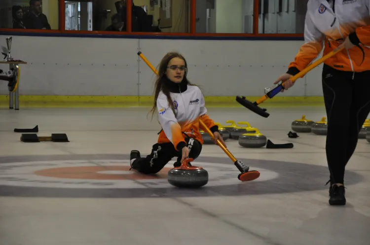W połowie grudnia w Hali "Olivia" ma ruszyć pierwszy w Polsce, całoroczny tor do curlingu. 