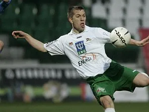 Paweł Buzała przy ul. Bułgarskiej spędził pięć lat. W niedzielę jego gole dały trzy punkty Lechii w Poznaniu.