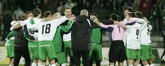 Piłkarze Lechii po raz czwarty z rzędu w II lidze mogli po zakończeniu meczu na środku boiska zaprezentować taniec zwycięzców.