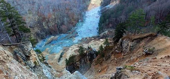 Głębokość kanionu rzeki Tara w Czarnogórze dochodzi nawet do 1300 m.