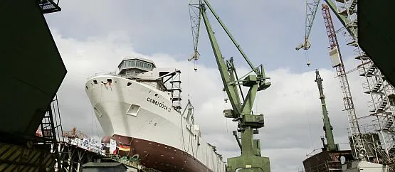 Stocznie dalekowschodnie nie radzą sobie z produkcją jednostek zaawansowanych technologicznie i przyjaznych środowisku. Takich jak jednostka CombiDock II, pełniąca funkcję plywajacego doku, zwodowana w marcu w Stoczni Gdańskiej.