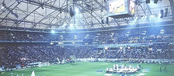 Stadion Veltins Arena zarabia na siebie nawet wtedy, gdy nie gra na nim drużyna Schalke 04. Teraz gdańscy urzędnicy muszą uzyskać ten sam efekt dla powstającego stadionu w Letnicy.