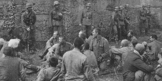 Polscy żołnierze z załogi Westerplatte w niewoli po kapitulacji przy Mewim Szańcu.