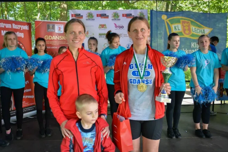 Jeśli w Trójmieście rozgrywane są zawody biegowe, istnieje duże prawdopodobieństwo, że spotkamy na nich siostry Tuwalskie. Na zdjęciu z prawej strony Elżbieta, z lewej Małgorzata.