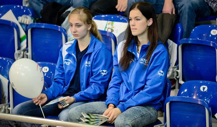 Magdalena Damaske (z prawej) w tym sezonie nie ma szans, aby pokazać swoje umiejętności w Orlen Lidze. Może jednak rozwijać je na boiskach II i Młodej Ligi.