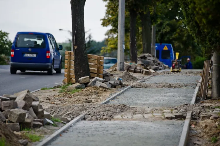 W 2015 roku miasto planuje przeznaczyć na remont chodników 15 mln zł, a na remont nawierzchni dróg 10 mln zł.