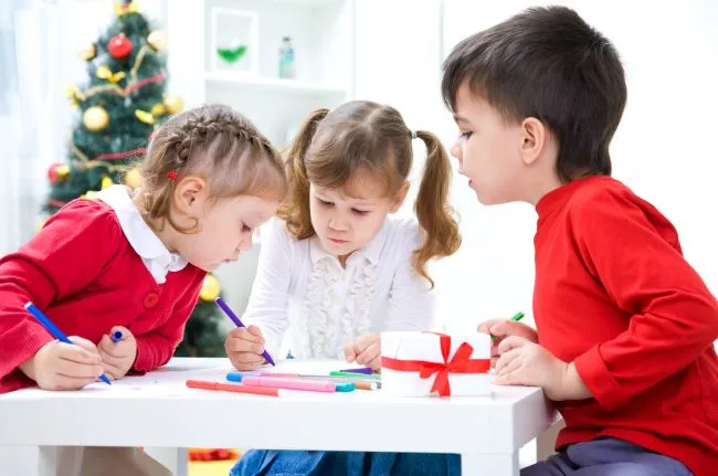 Dziecięce listy adresowane do Świętego Mikołaja potrafią być bardzo długie. Sprawdzamy, co najczęściej kupują w prezencie dla swoich pociech rodzice. 