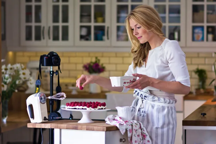 Po trzech latach prowadzenia bloga Zosia Cudny wydała swoją pierwszą książkę kulinarną, zatytułowaną "Make Cooking Easier. Przepisy na cztery pory roku". 