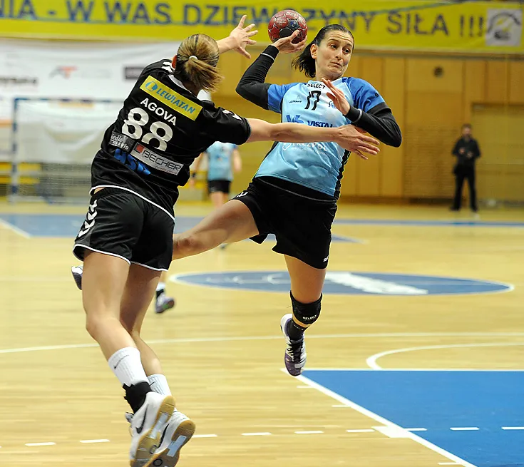 Urszula Lipska (nr 17) zadebiutowała w barwach AZS Łączpolu AWFiS podczas towarzyskiego turnieju w Elbląg, gdzie zagrała m.in. przeciwko Vistalowi, dla którego występowała w latach 2009-12.