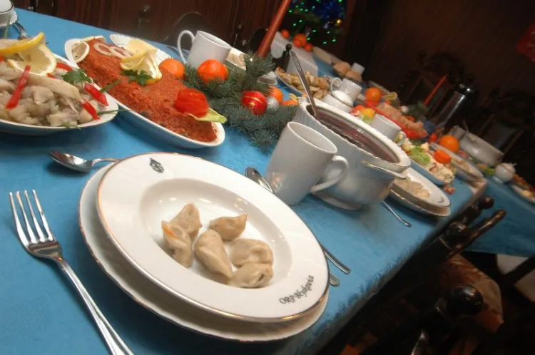 Coraz chętniej na wigilijnym stole pojawiają się dania z cateringu. Uważniej też przyglądamy się temu skąd pochodzą składniki świątecznej kolacji.
