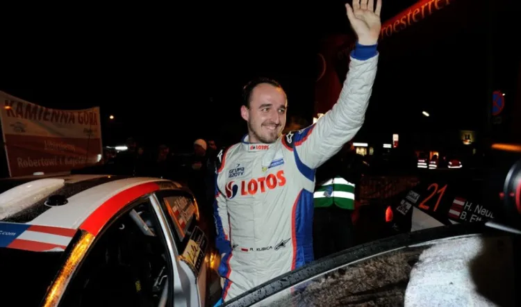 Robert Kubica w pierwszym roku współpracy z Grupą Lotos został rajdowym mistrzem świata WRC2. W 2015 roku drugi sezon ścigać się będzie w WRC. Przed nim 13 rajdów, w tym w lipcu w Mikołajkach. 