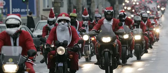 W tym roku Mikołaje na swych wspaniałych maszynach i w przepięknych czarodziejskich, czerwonych uniformach z workami na plecach pełnymi słodyczy ponownie przejadą ulicami Trójmiasta. 