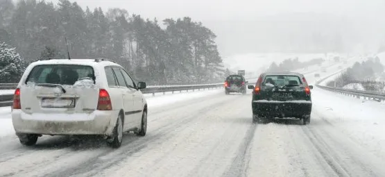 Lepiej zadbać o swoje auto zanim drogi pokryje śnieg a temperatura nocą spadnie do kilku stopni poniżej zera.