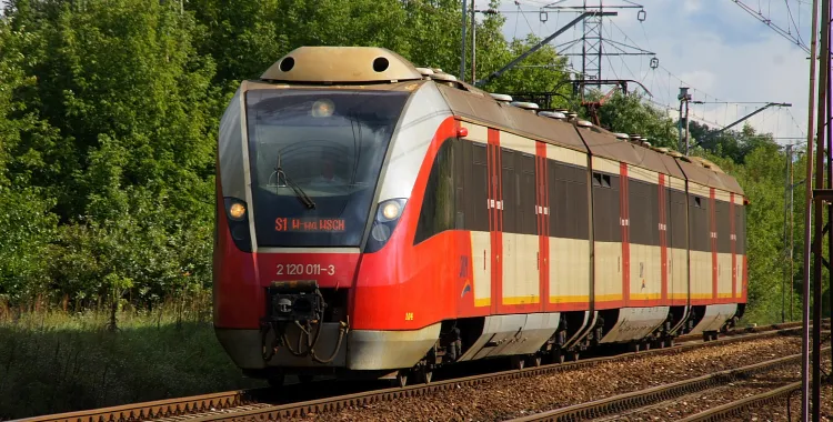 EZT-y 14WE były produkowane w latach 2005-2007, przy wykorzystaniu elementów z pociągów typu EN57.