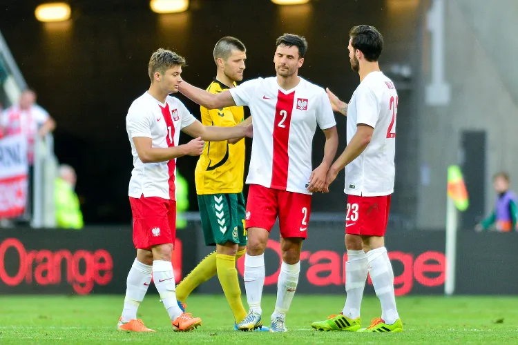 Grzegorz Wojtkowiak (nr 2) podczas meczu Polska - Litwa w czerwcu ubiegłego roku na PGE Arenie. 