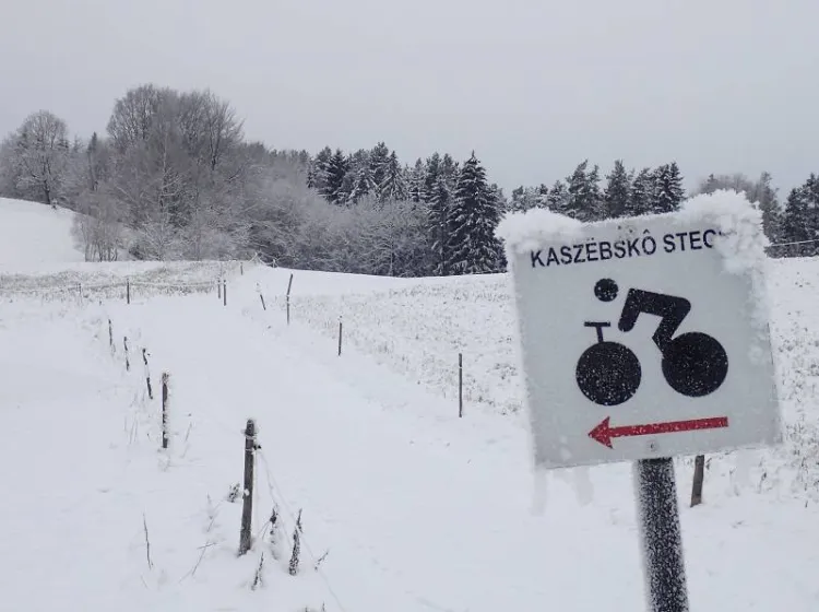 Oznakowanie szlaku rowerowego Kaszëbskô Stegna