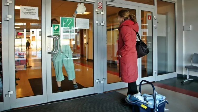 Niektórzy pacjenci zastali na zamkniętych drzwiach przychodni tylko informacje o proteście.